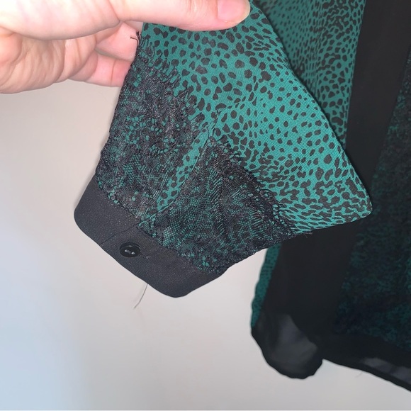 Ann Taylor Blouse Large Green Leopard Print sheer sleeves Lace M - Picture 4 of 8